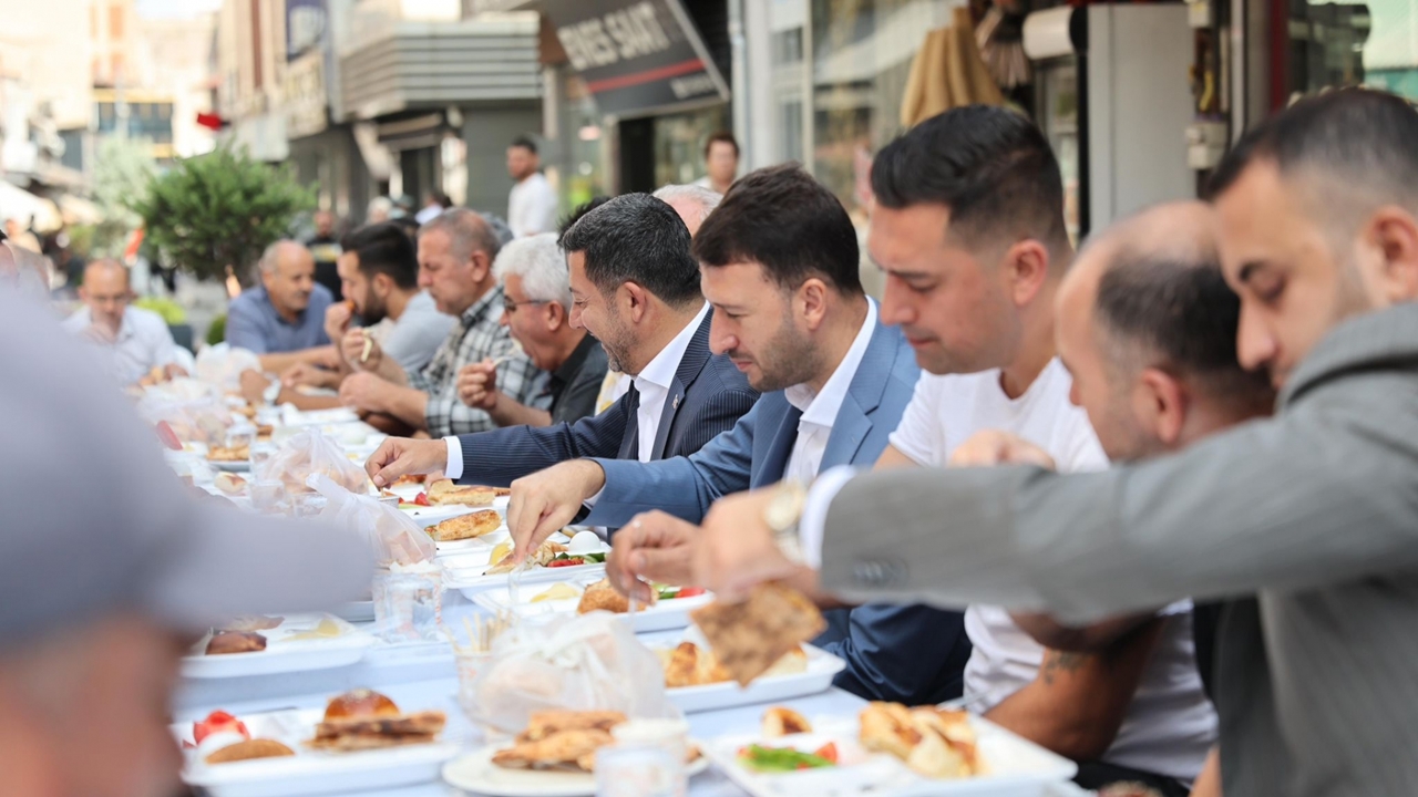 Belediye Başkanı Rasim Arı Esnafla Buluştu