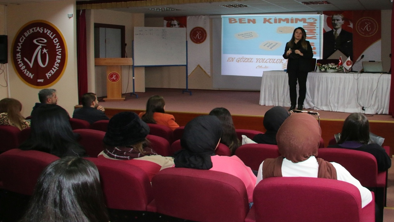 NEVÜ’den Halkla İlişkiler ve Tanıtım Programı Öğrencilerine Kariyer Semineri