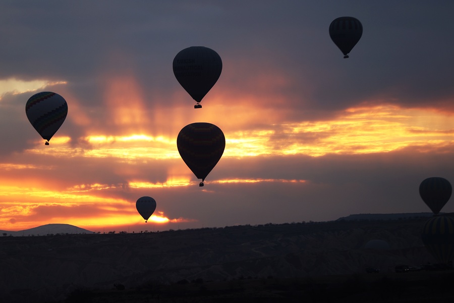 Kapadokya’da Balonlar Yeniden Gökyüzüyle Buluştu