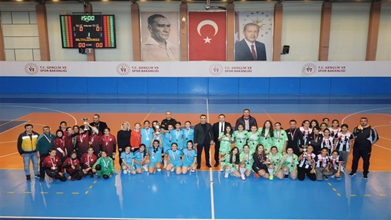 Yıldızlar Kız Futsal Heyecanı Sona Erdi