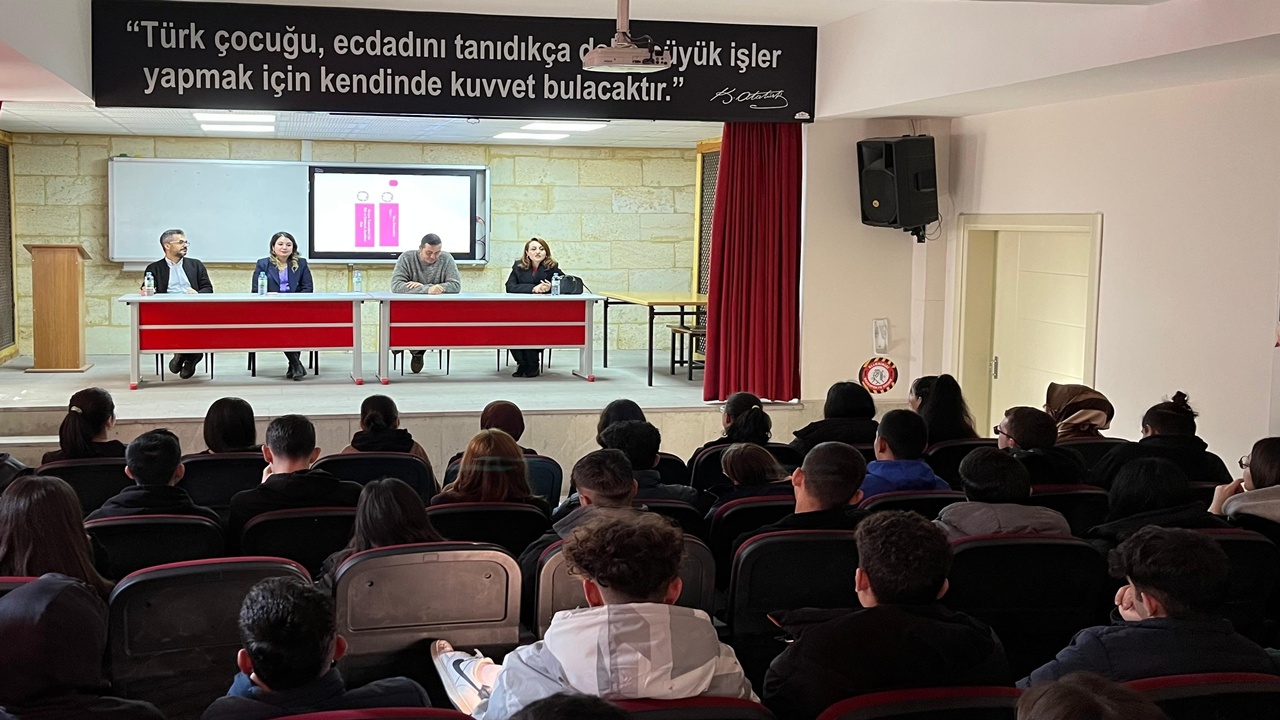 NEVÜ Akademisyenlerinden Liselilere Çin Dili Semineri