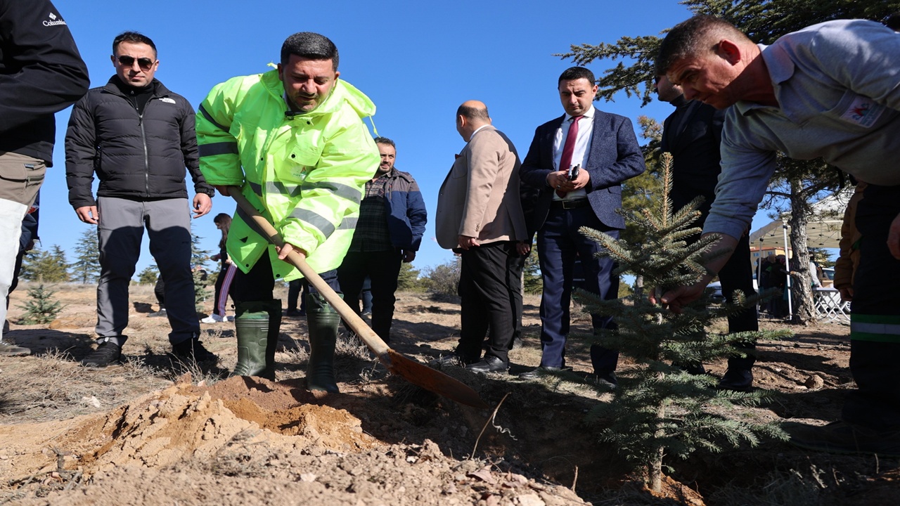 1. Sınıf Öğrencileri İçin Fidan Dikim Etkinliği Düzenlendi