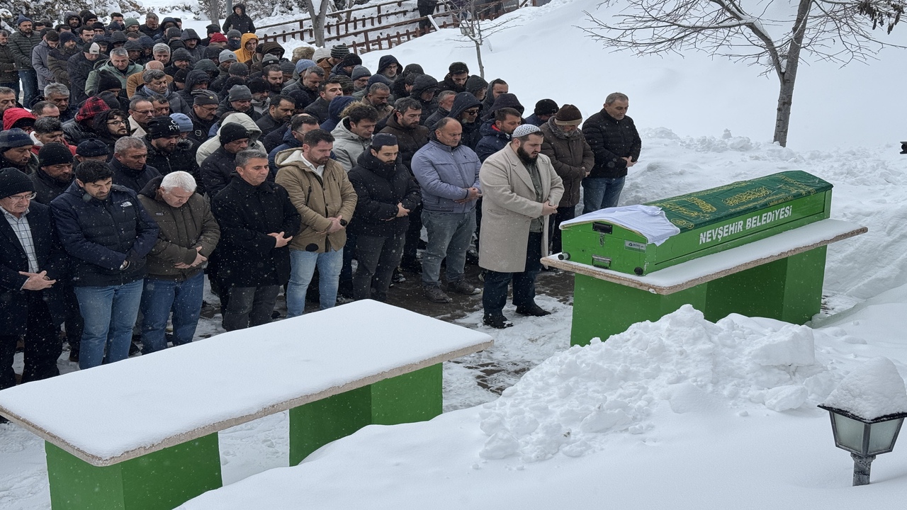 Eski Eşinin Saldırısına Uğrayan Kadının Cenazesi Defnedildi