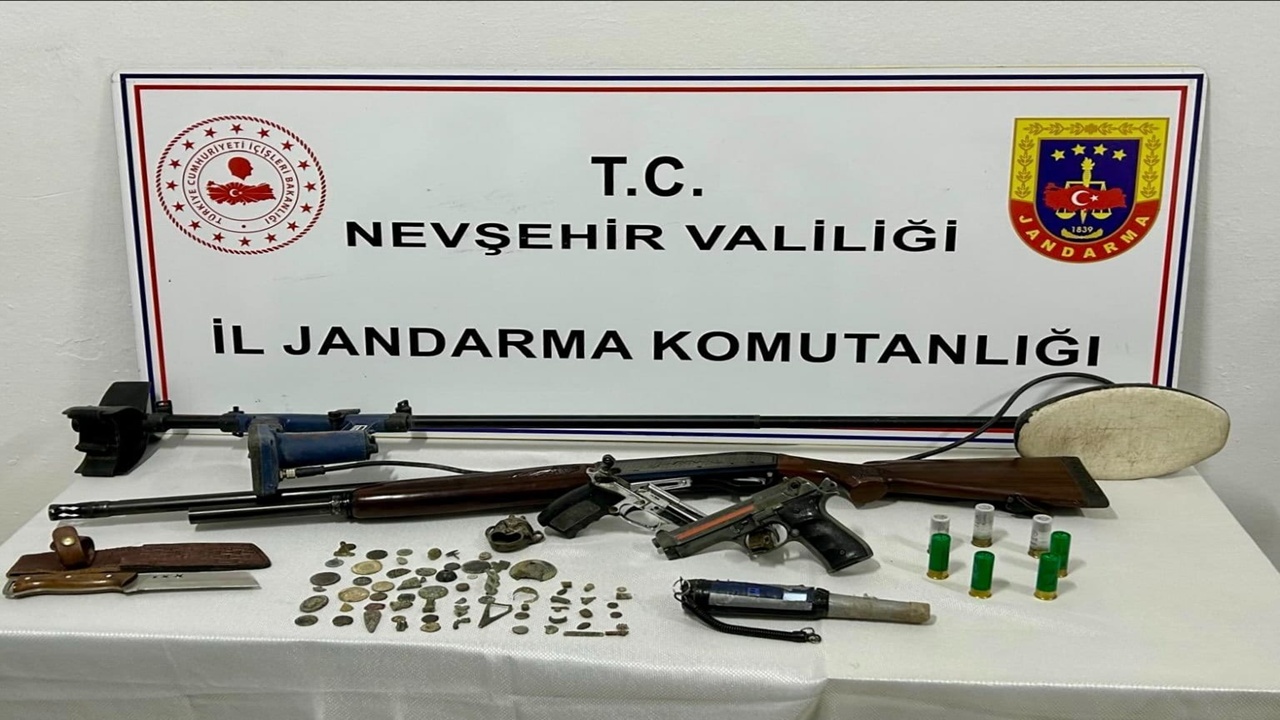 Acıgöl’de Kaçakçılık Operasyonu: 68 Obje Ele Geçirildi