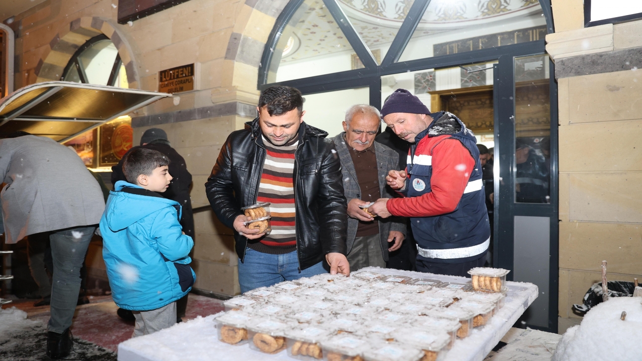 Nevşehir Belediyesi Kandil Simidi İkramı Yaptı