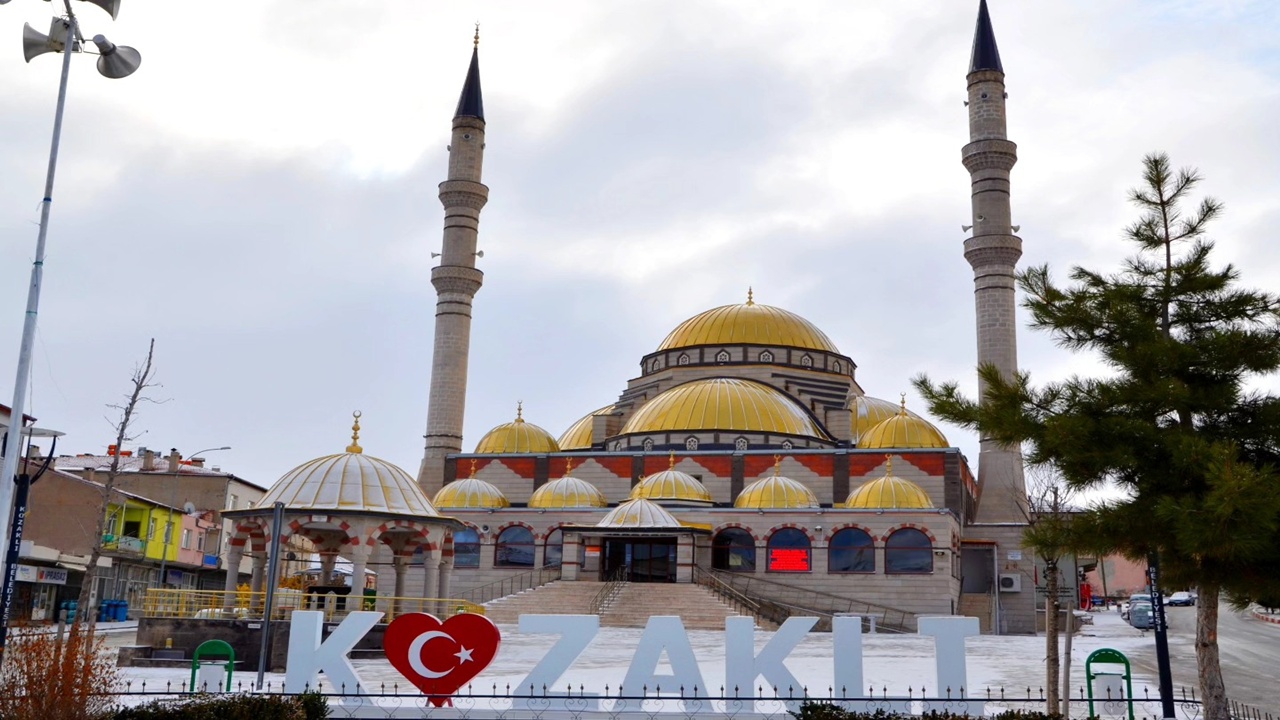 Kozaklı Merkez Camii’ne Halı Altı Isıtma Sistemi Kuruldu