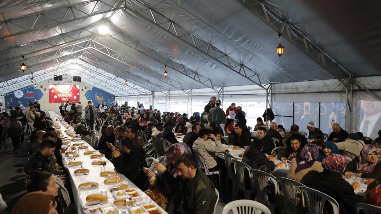 Başkan Rasim Arı, Binlerce Nevşehirli ile İftar Sofrasında Buluştu