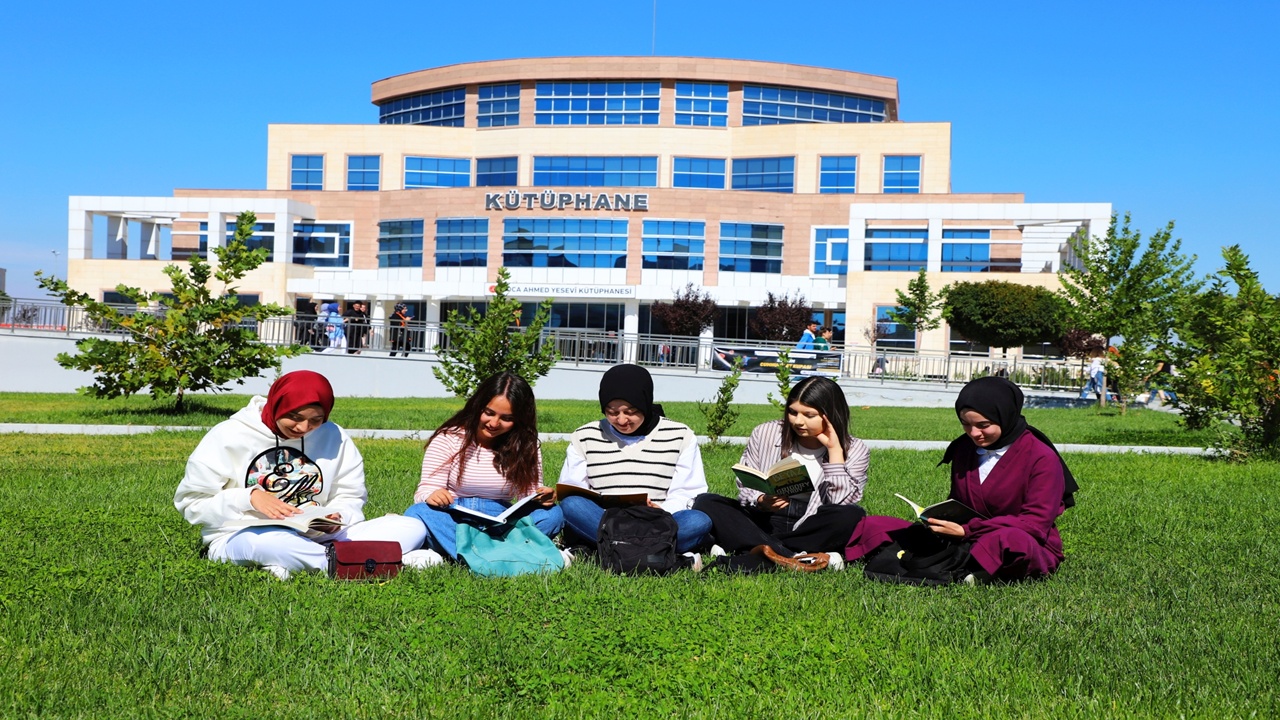 NEVÜ’den Akademik Başarıya Kitap Teşviki