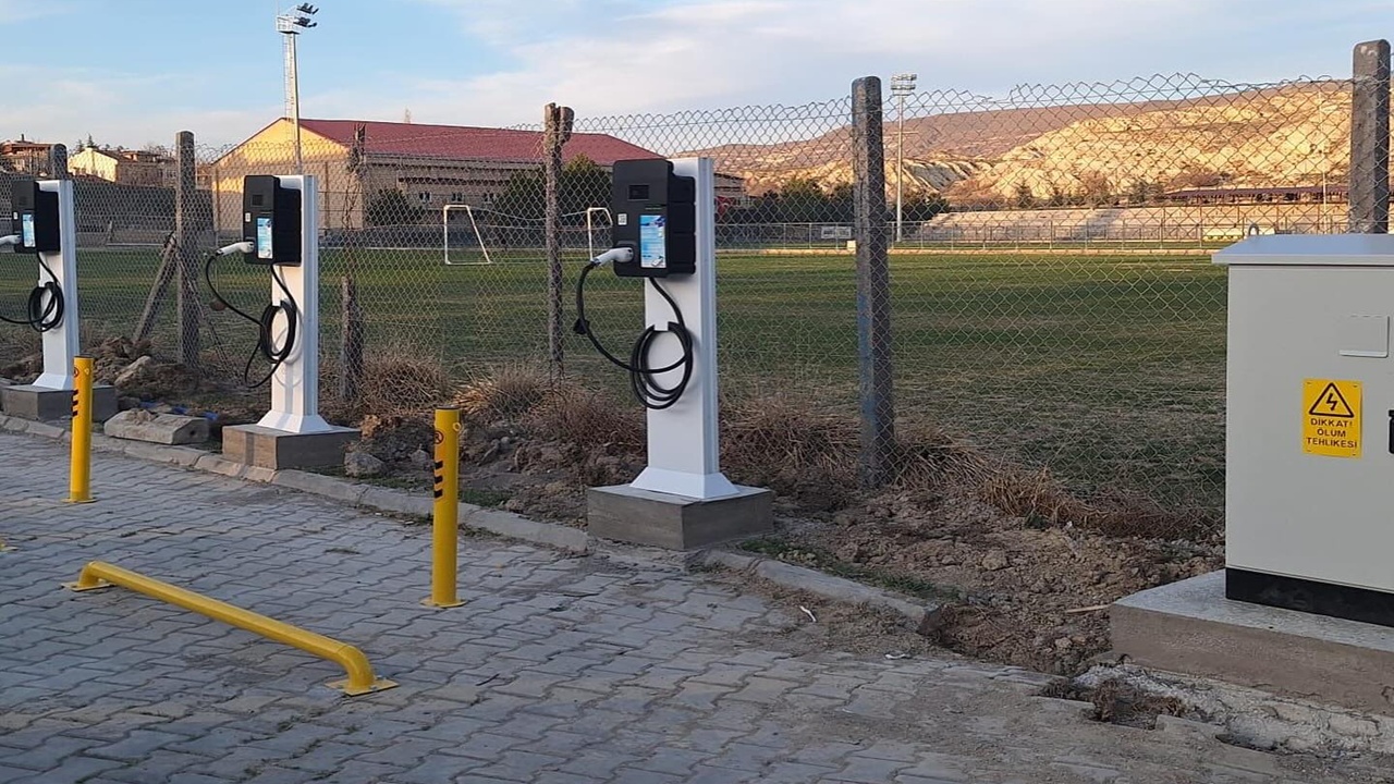 Ürgüp’ün İlk Elektrikli Şarj İstasyonu Hizmete Girdi