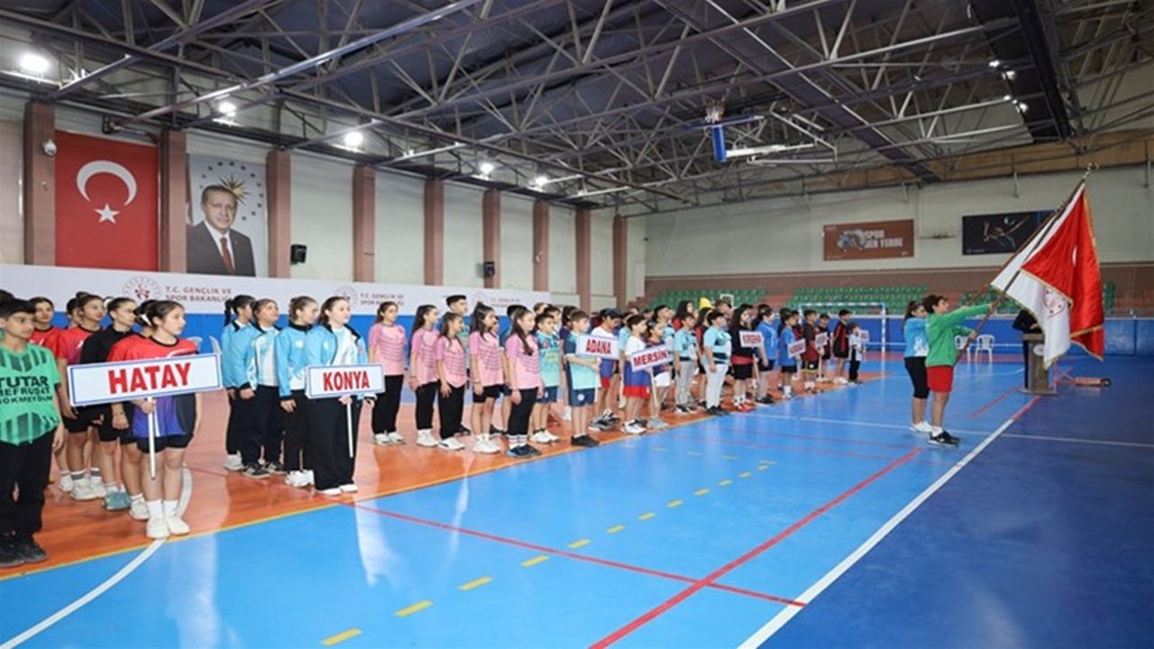 Okul Sporları Badminton Grup Müsabakaları Start Aldı