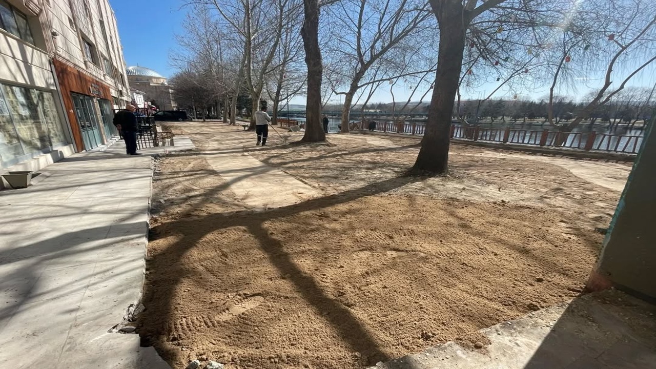 Avanos’ta Peyzaj ve Yol Çalışmaları Hız Kesmeden Devam Ediyor