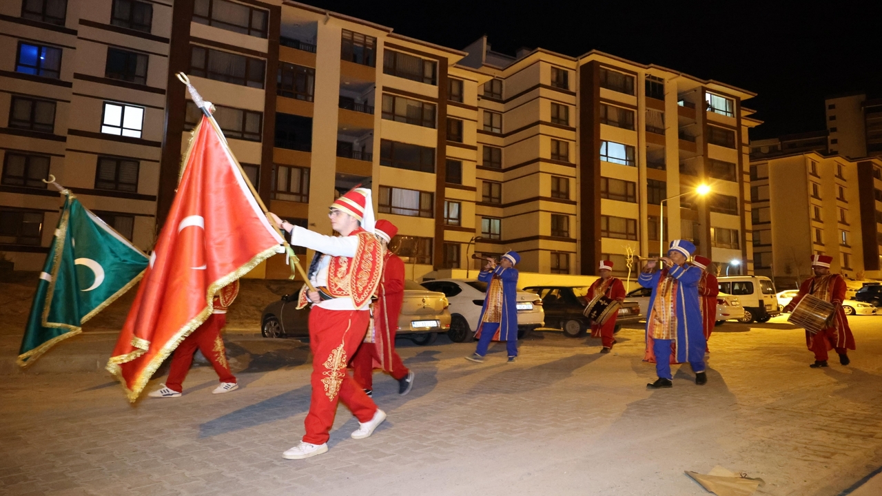 Mehteran Takımı Sahurları Şenlendirmeye Devam Ediyor